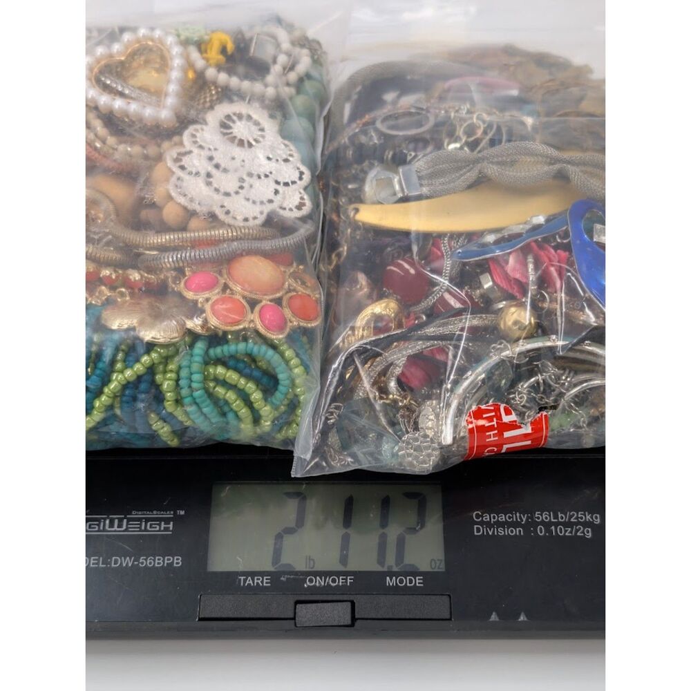 Junk Mixed Jewelry Lot Crafting Upcycle Repair 2.11 lbs READ - Picture 8 of 8